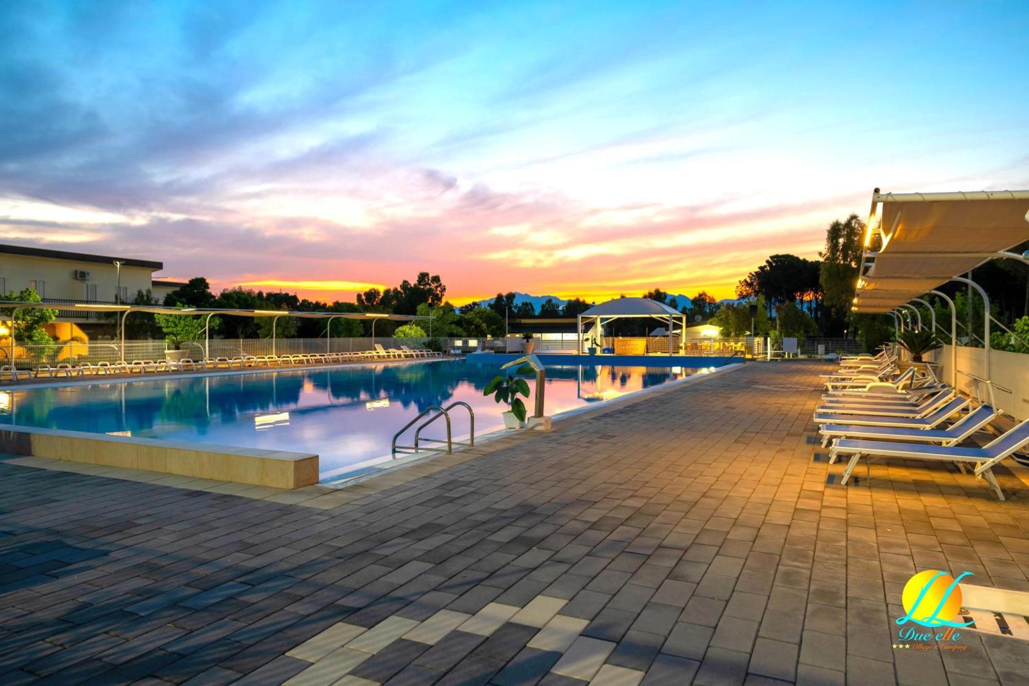 Village Due Elle คอริเลียโน กาลาโบร ภายนอก รูปภาพ